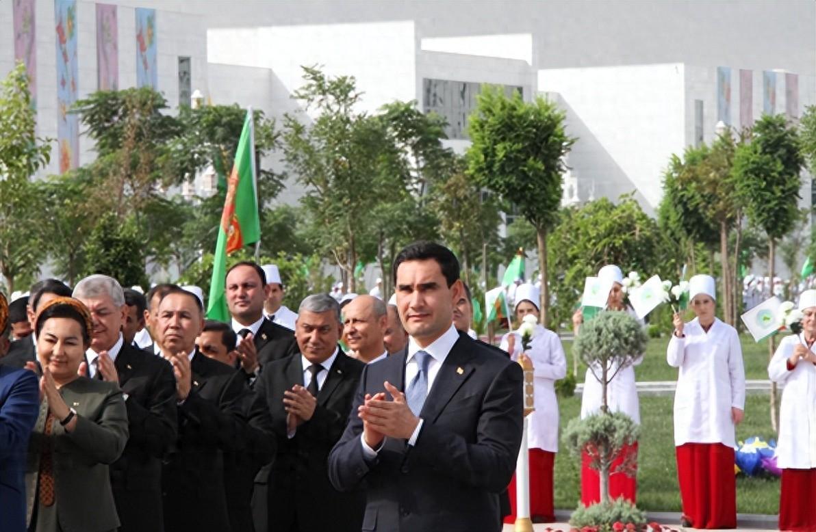 欧冠-这才是铁哥们！还清中国81亿欠债，赠百亿大礼，西方各国都眼红