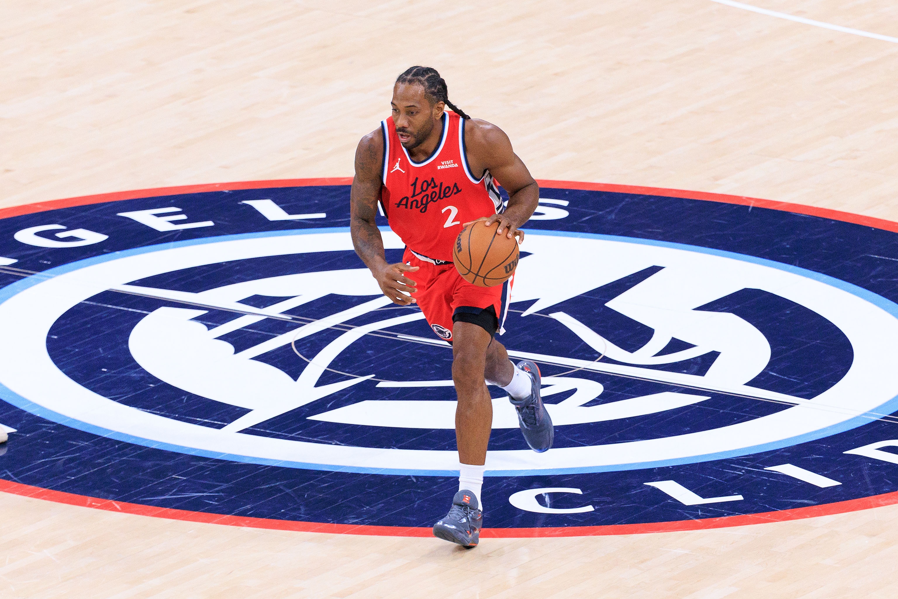 德甲-连续20+听牌！伦纳德半场10中6拿下19分2板1助